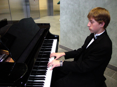Prodigy Piano Player